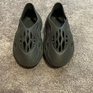 Onyx Yeezy Foam Runners